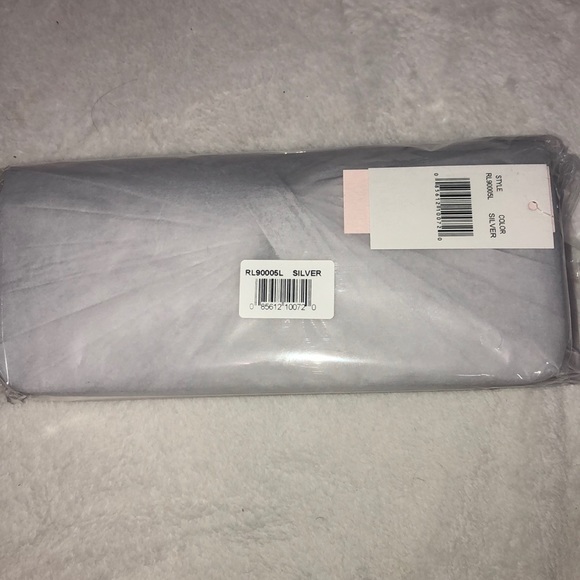 Silver Hand purse - Picture 2 of 3